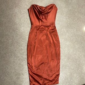 Mid-length dress that fits any occasion!